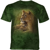 The Mountain Erwachsenen T-Shirt "Safe Haven Lion"